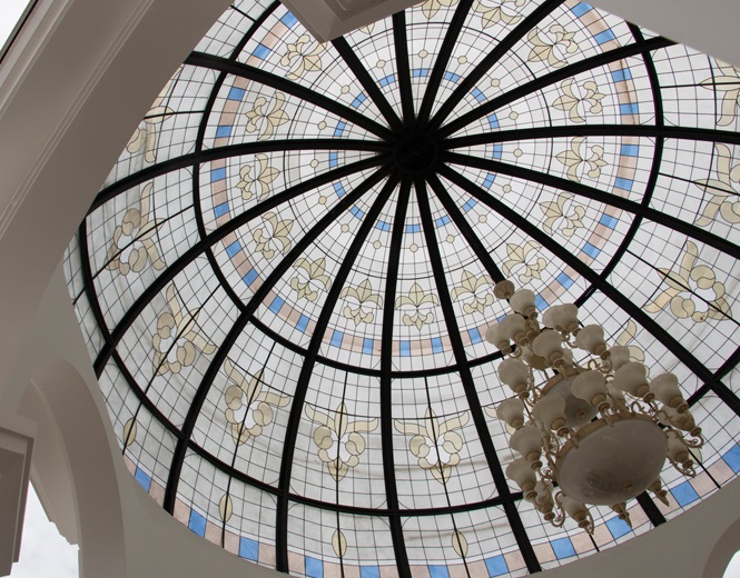 Glass Dome or Skylight: Advantages and disadvantages